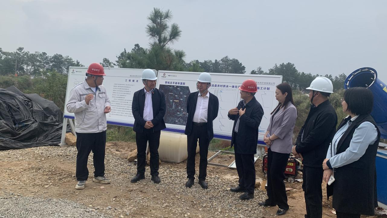 内江市政研室调研威远县农村供水一体化庆卫集中供水工程建设进展
